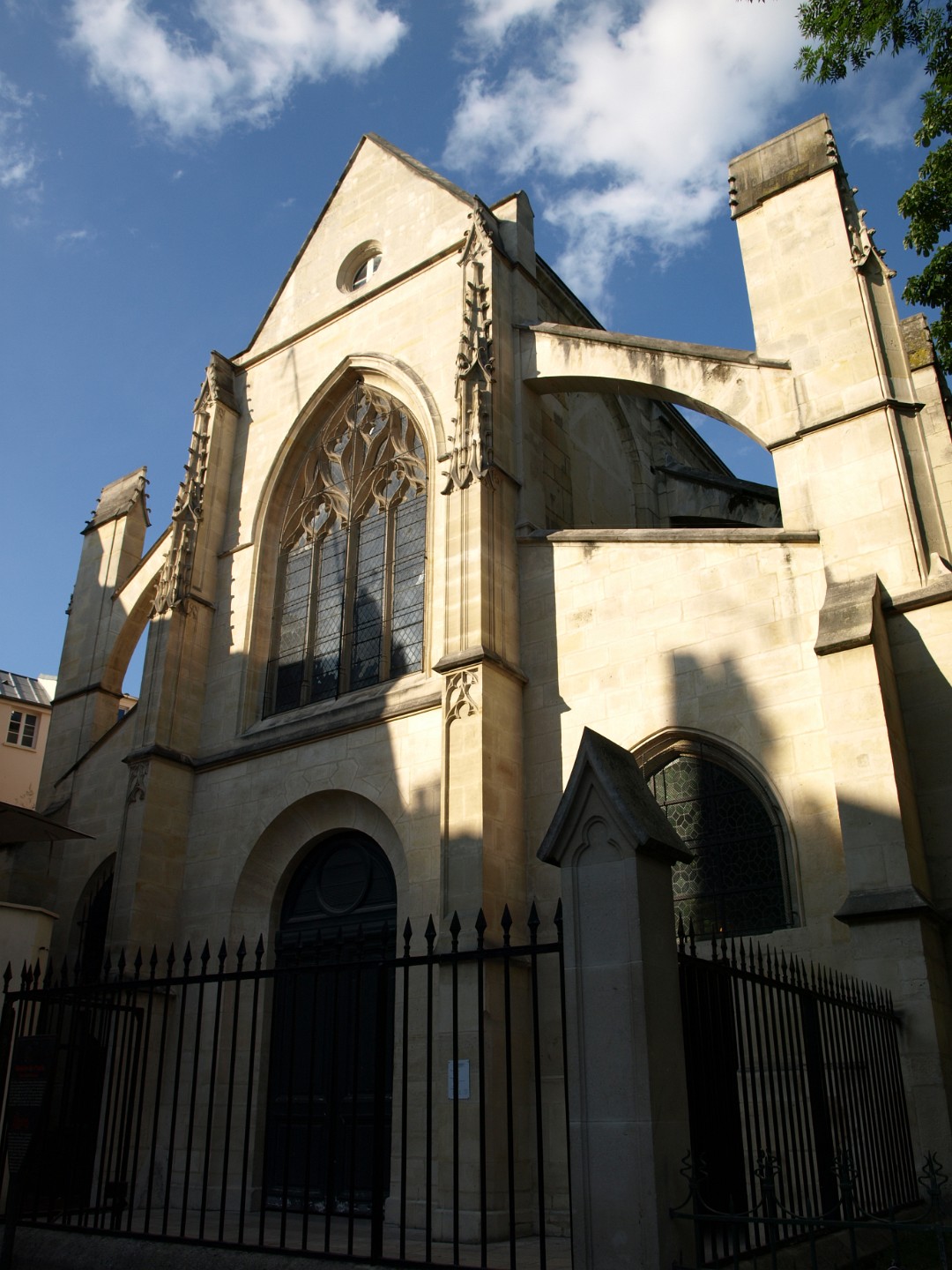 Front of the Eglise Saint Medard